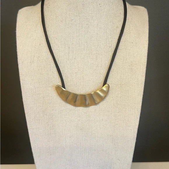 Vtg Kenneth Jay Lane Necklace Gold Sculptural Wavy Pendant Black Cord Choker KJL - Picture 3 of 6